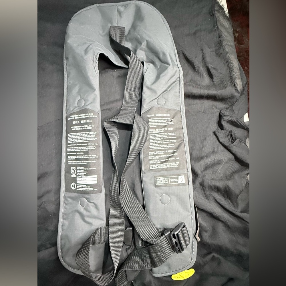 Mustang MIT 100 Manual Inflatable PFD - Picture 3 of 3